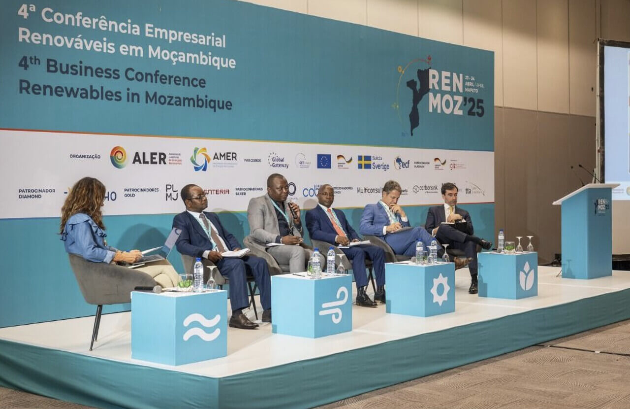 RenMoz5_Easy-Resize.com- Debate