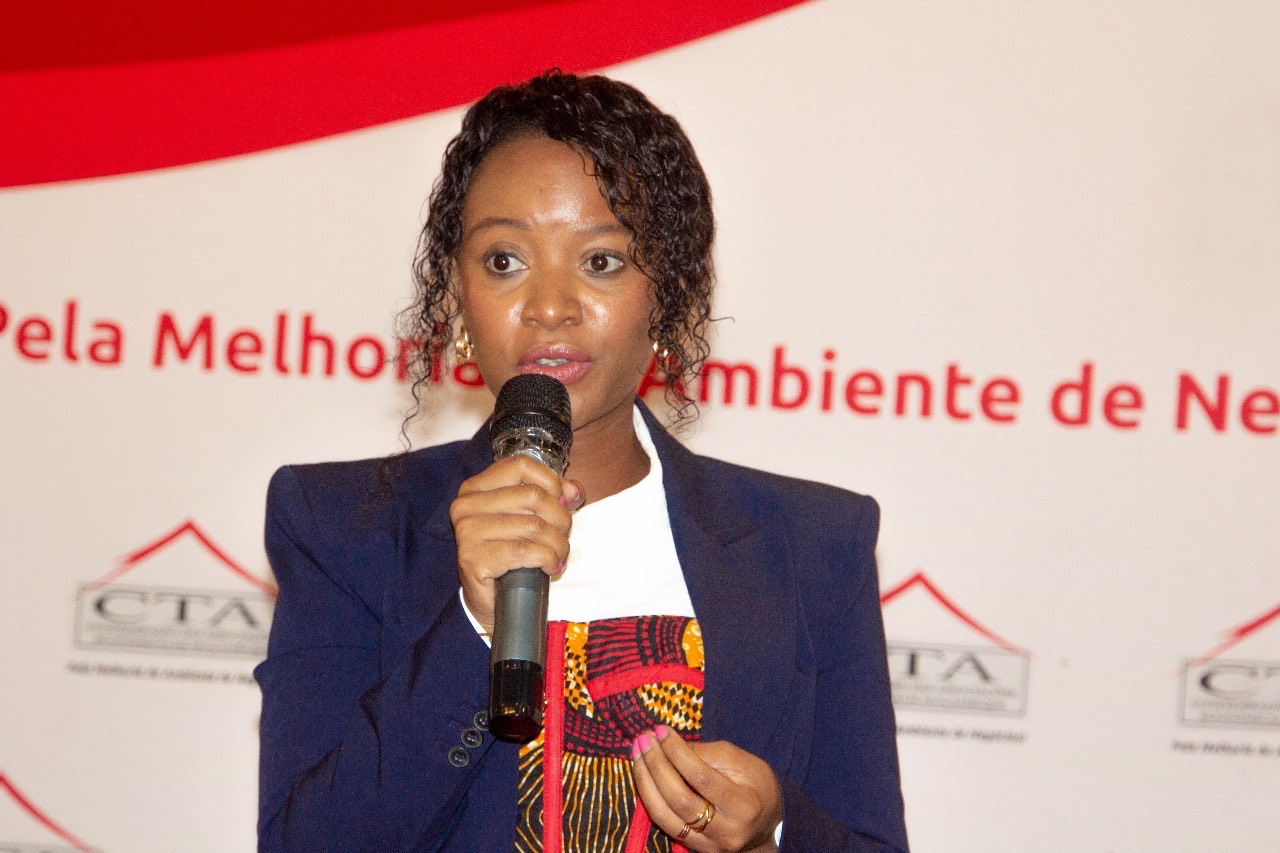 Yara da Silva — Consultora do Estado